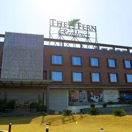 เดอะ เฟิร์น เรสซิเดนซี กาแล็กซี มอลล์ Hotel Mundra ภายนอก รูปภาพ
