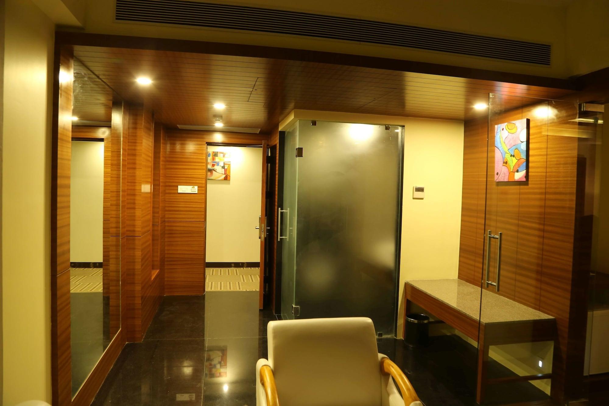 เดอะ เฟิร์น เรสซิเดนซี กาแล็กซี มอลล์ Hotel Mundra ภายนอก รูปภาพ