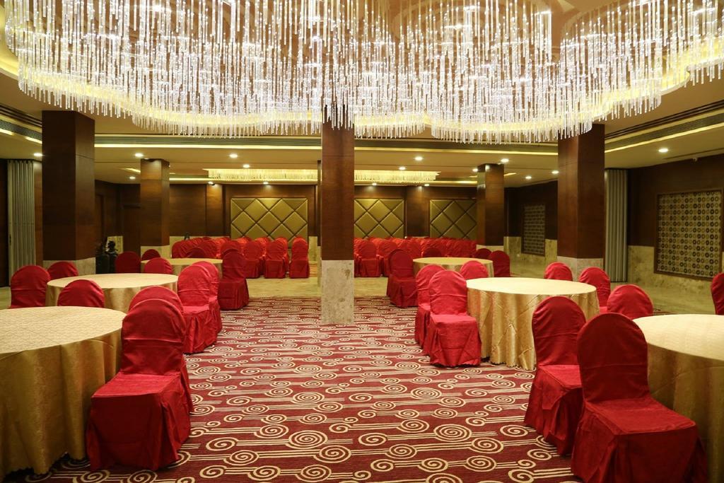 เดอะ เฟิร์น เรสซิเดนซี กาแล็กซี มอลล์ Hotel Mundra ภายนอก รูปภาพ