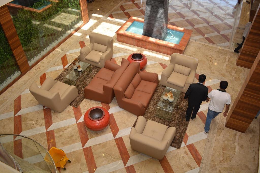 เดอะ เฟิร์น เรสซิเดนซี กาแล็กซี มอลล์ Hotel Mundra ภายนอก รูปภาพ