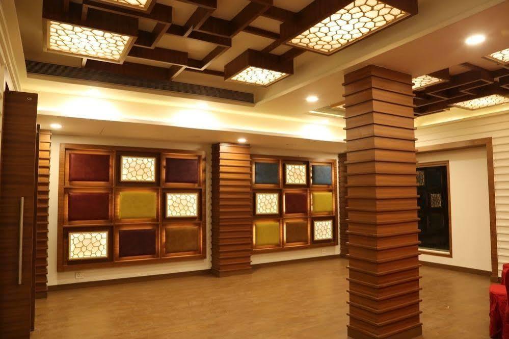 เดอะ เฟิร์น เรสซิเดนซี กาแล็กซี มอลล์ Hotel Mundra ภายนอก รูปภาพ