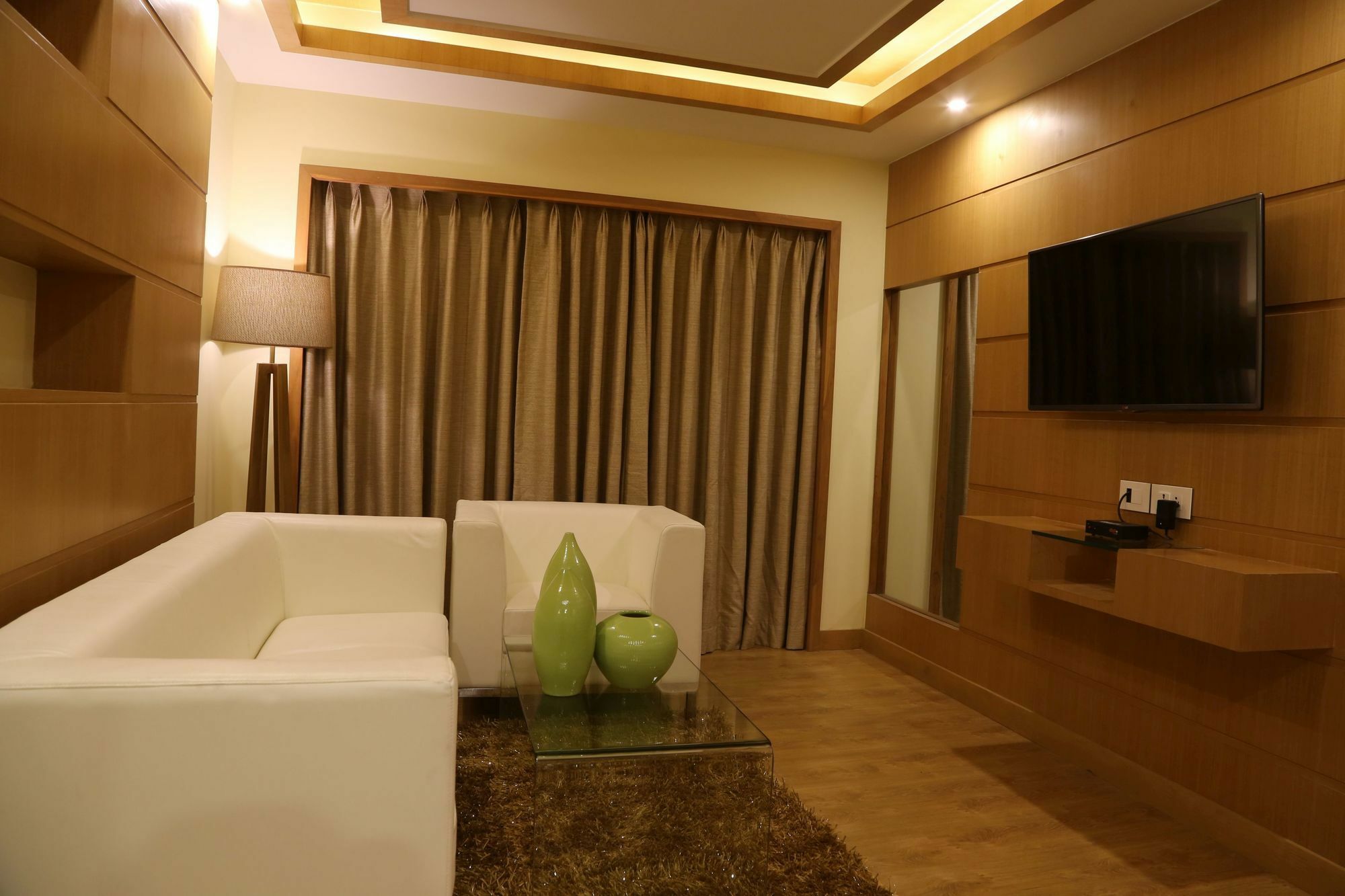 เดอะ เฟิร์น เรสซิเดนซี กาแล็กซี มอลล์ Hotel Mundra ภายนอก รูปภาพ